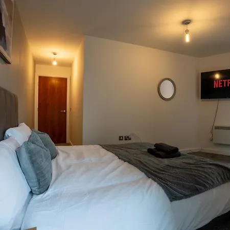 Large 2br Flat In Heart Of - Sleeps 10 Лидс