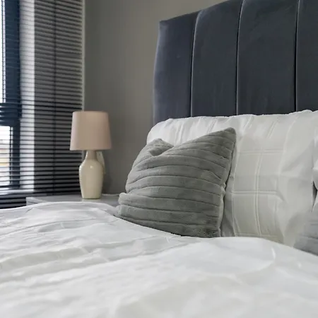 Large 2br Flat In Heart Of - Sleeps 10 Лидс