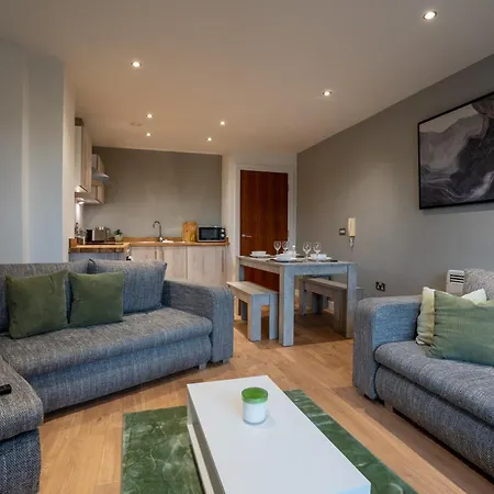 Large 2br Flat In Heart Of - Sleeps 10 * Лидс