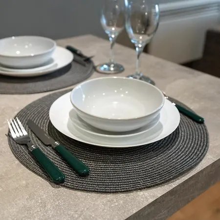 Large 2br Flat In Heart Of - Sleeps 10 * Leeds (West Yorkshire)