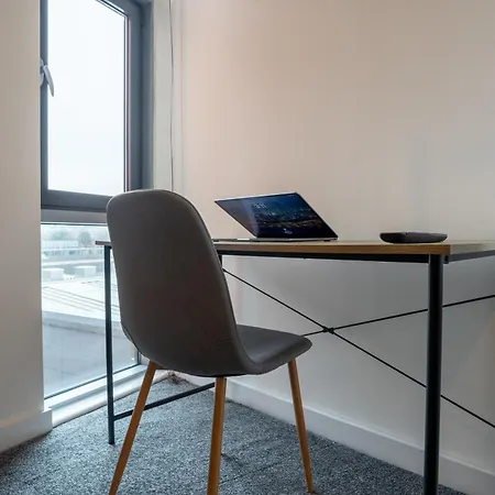 Large 2br Flat In Heart Of - Sleeps 10 *