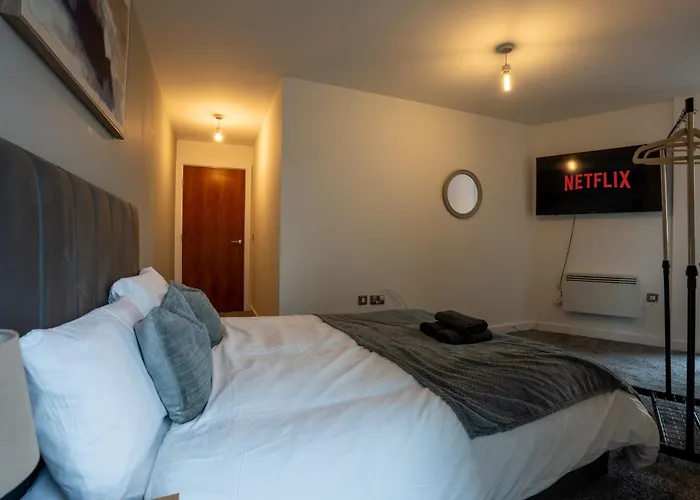 Large 2br Flat In Heart Of - Sleeps 10 Лідс