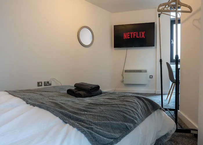 Large 2br Flat In Heart Of - Sleeps 10 * Лідс