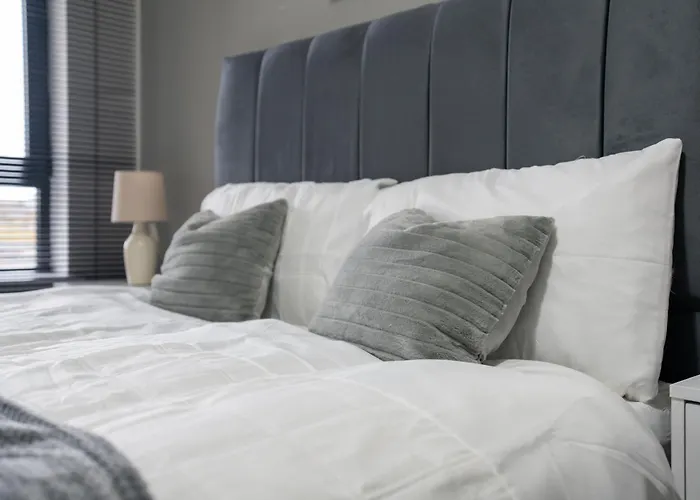 Апартаменти Large 2br Flat In Heart Of - Sleeps 10