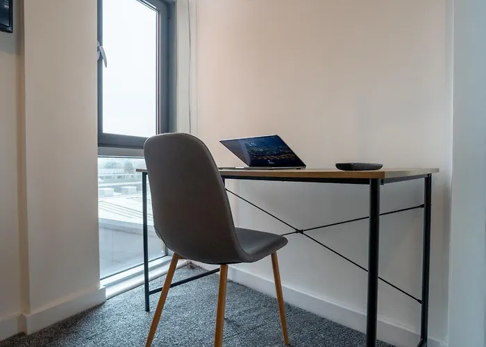 Large 2br Flat In Heart Of - Sleeps 10 *