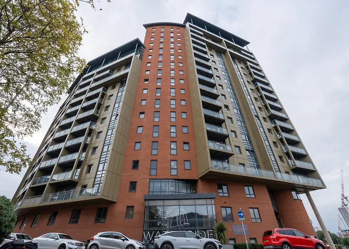 Large 2br Flat In Heart Of - Sleeps 10 *