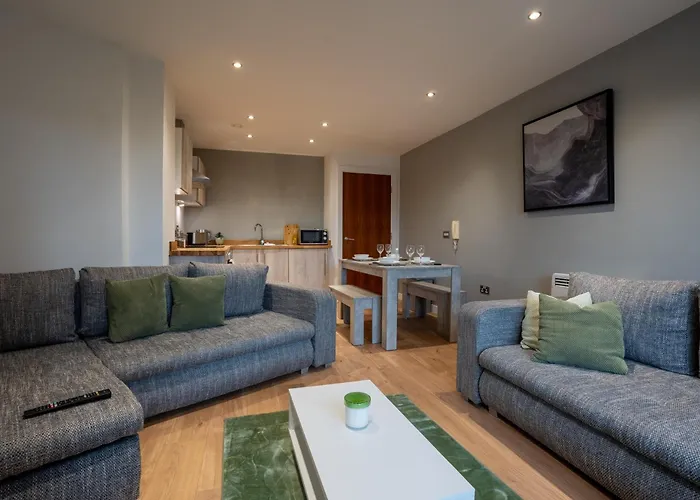 Large 2br Flat In Heart Of - Sleeps 10 * Leeds