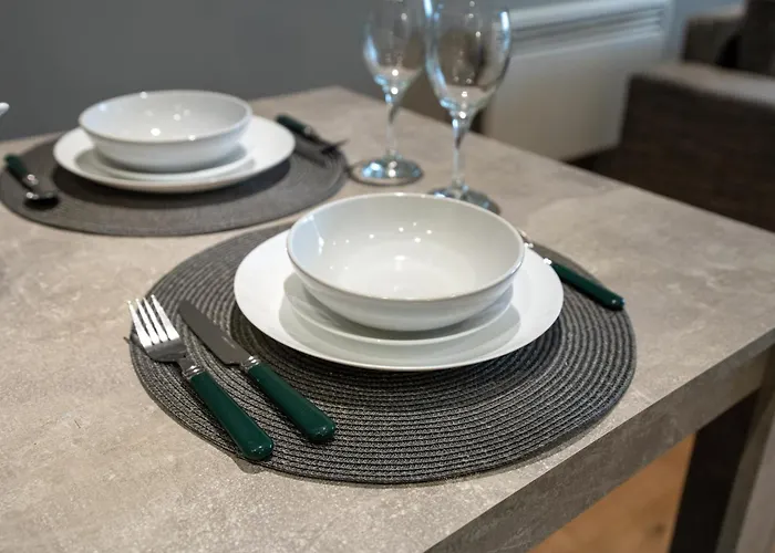 Large 2br Flat In Heart Of - Sleeps 10 * Leeds