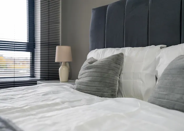 Large 2br Flat In Heart Of - Sleeps 10 Leeds